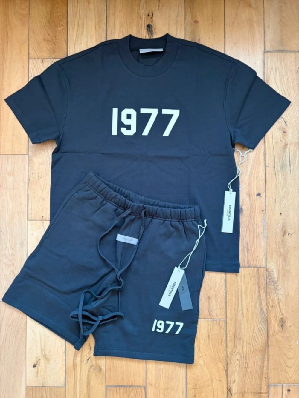 Fear of God Essentials 1977 T-Shirt & Shorts Set Iron Black Size S